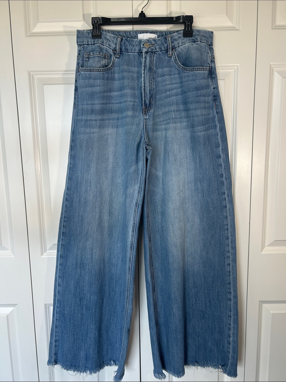 Light Blue Wide-Leg Women's Jeans with Frayed Hem